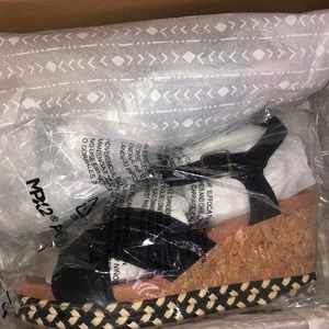 Paola, Black espadrille wedges